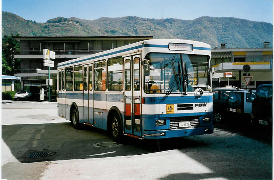 (046'212) - AMSA Chiasso - Nr. 20/TI 1929 - FBW/Lauber (ex VMCV Clarens Nr. 22) am 24. April 2001 in Chiasso, Garage