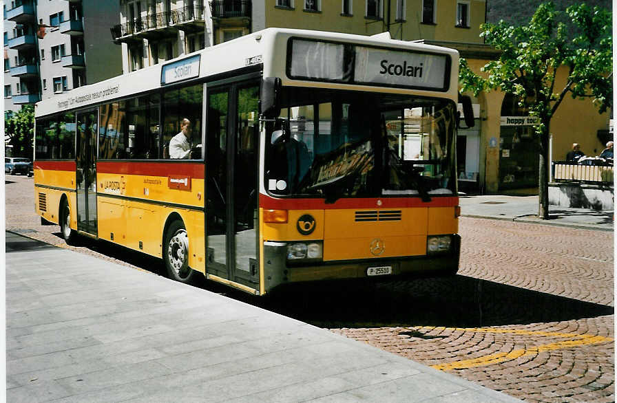 (046'231) - PTT-Regie - P 25'510 - Mercedes am 24. April 2001 beim Bahnhof Bellinzona