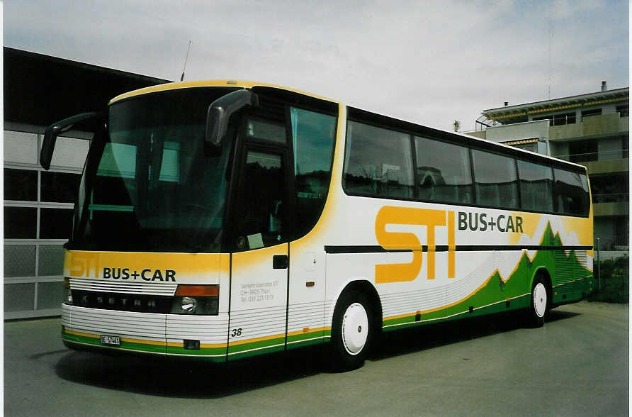 (046'333) - STI Thun - Nr. 38/BE 57'461 - Setra (ex AvH Heimenschwand Nr. 8) am 27. April 2001 in Thun, Garage