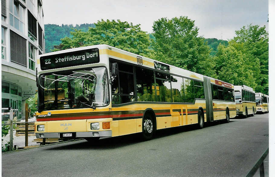 (046'731) - STI Thun - Nr. 71/BE 385'871 - MAN am 21. Mai 2001 bei der Schifflndte Thun