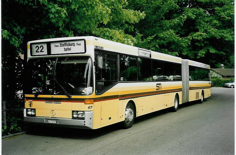 (046'733) - STI Thun - Nr. 67/BE 372'767 - Mercedes am 21. Mai 2001 bei der Schifflndte Thun