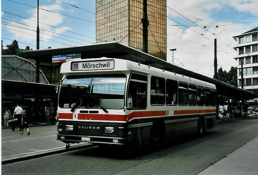 (047'735) - VBSG St. Gallen - Nr. 212/SG 141'212 - Saurer/Hess am 10. Juli 2001 beim Bahnhof St. Gallen