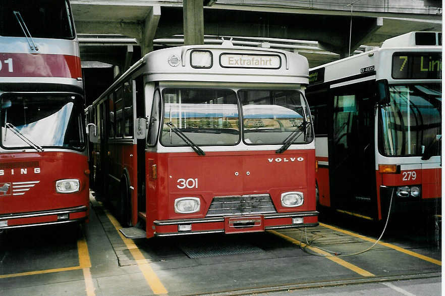 (047'913) - WV Winterthur - Nr. 301 - Volvo/Hess am 12. Juli 2001 in Winterthur, Depot Deutweg