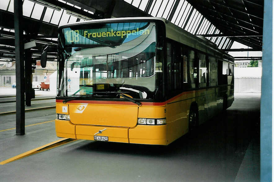 (048'019) - Steiner, Ortschwaben - Nr. 15/BE 438'425 - Volvo/Hess am 16. Juli 2001 in Bern, Postautostation