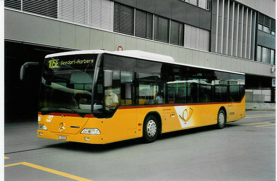 (048'107) - PTT-Regie - P 25'236 - Mercedes am 16. Juli 2001 in Bern, Postautostation