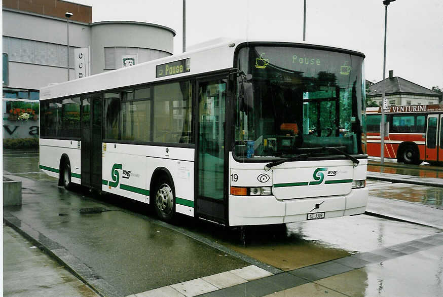 (048'415) - BOS Wil - Nr. 19/SG 3309 - Volvo/Hess am 18. Juli 2001 beim Bahnhof Wil