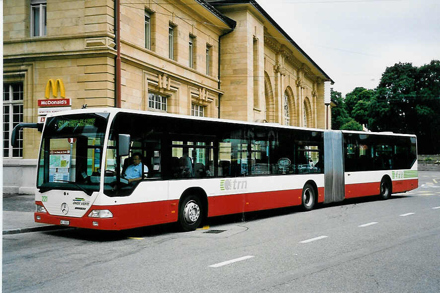 (048'822) - VR La Chaux-de-Fonds - Nr. 221/NE 19'221 - Mercedes am 6. August 2001 beim Bahnhof La Chaux-de-Fonds