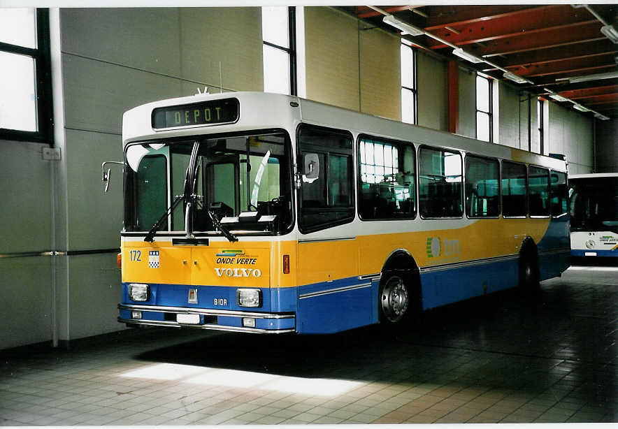 (048'908) - TC La Chaux-de-Fonds - Nr. 172/NE 72'275 - Volvo/R&J am 7. August 2001 in La Chaux-de-Fonds, Dpt