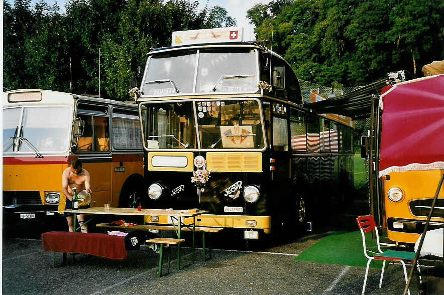 (049'112) - Basler, Hofstetten bei Elgg - ZH 423'503 - FBW/Tscher Hochlenker (ex VBZ Nr. 244) am 18. August 2001 in Burgdorf, AMP