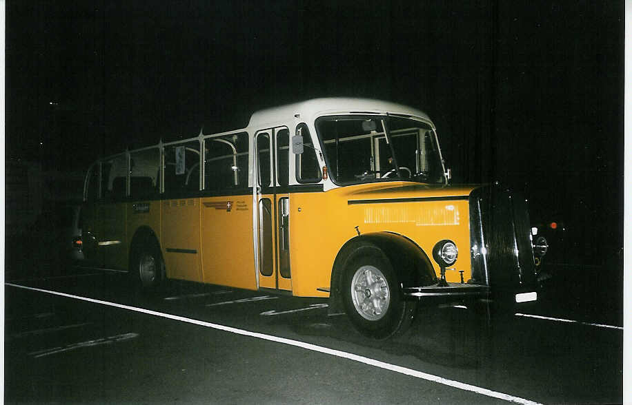 (049'211) - Loosli, Wyssachen - BE 411'661 - Saurer/R&J am 18. August 2001 in Thun, Seestrasse