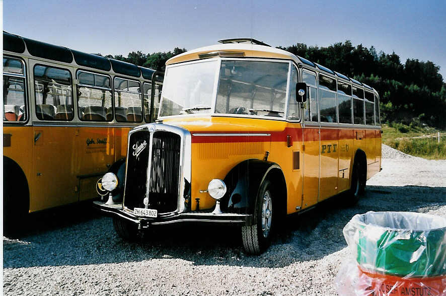 (049'324) - Pause, Horgen - ZH 643'802 - Saurer/Lauber (ex Kenzelmann, Zeneggen) am 25. August 2001 in Niederbipp, Saurertreffen