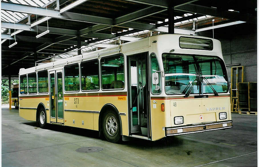 (049'603) - STI Thun - Nr. 49 - Saurer/R&J am 4. September 2001 in Thun, Garage