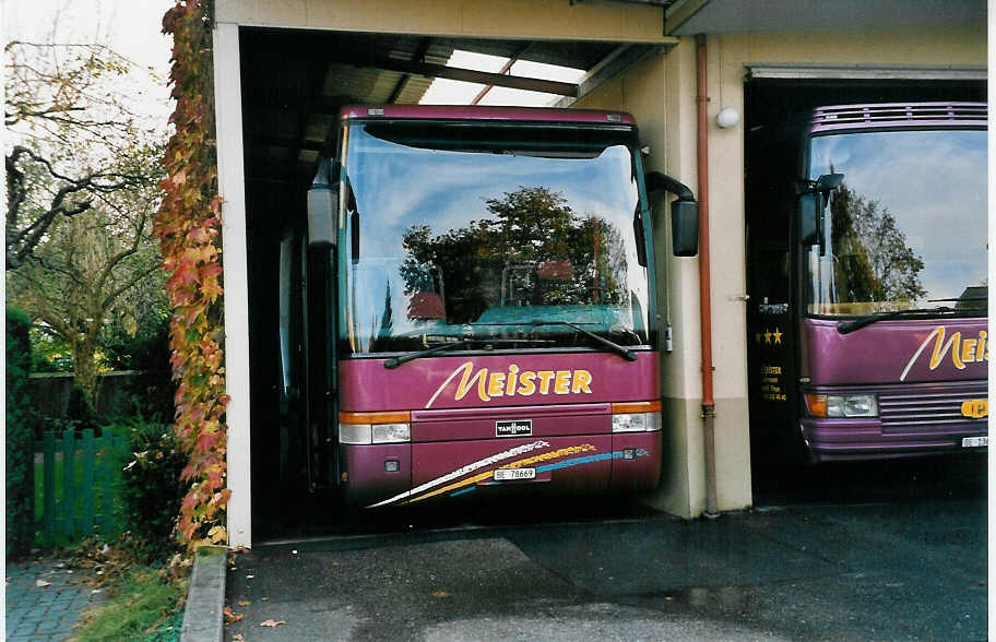 (050'521) - Meister, Thun - BE 78'669 - Van Hool am 29. Oktober 2001 in Thun, Garage