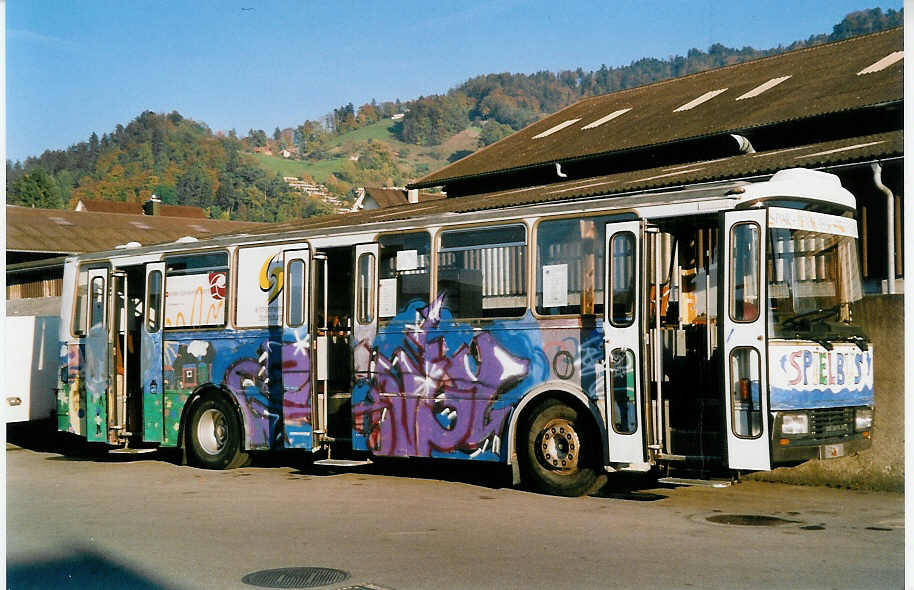 (050'526) - Kirchgemeinde, Steffisburg - Neoplan/Auwrter (ex AvH Heimenschwand Nr. 3) am 3. November 2001 in Thun, Garage STI