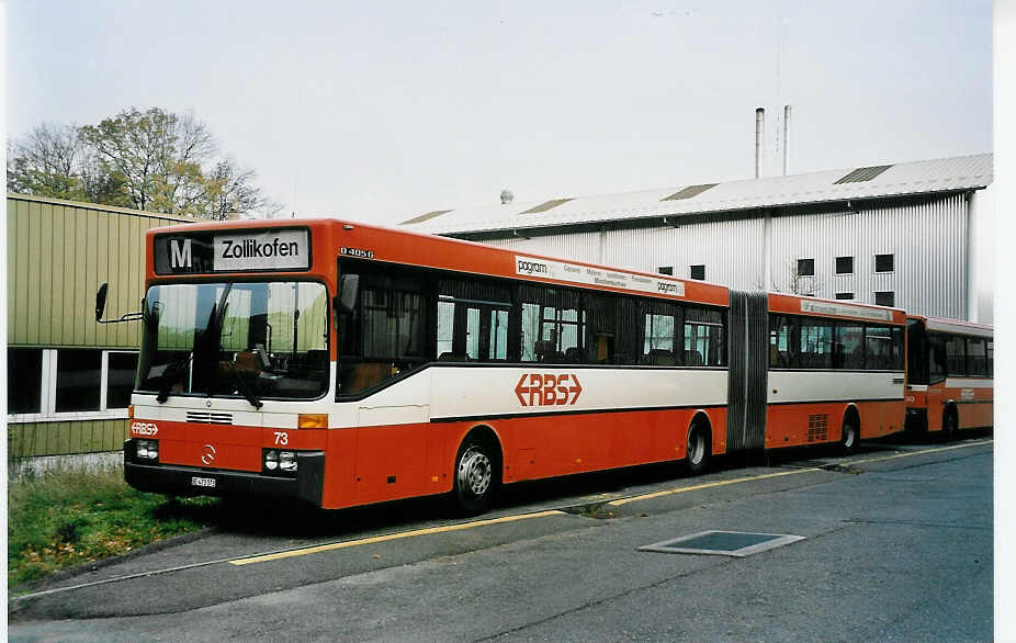 (050'620) - RBS Worblaufen - Nr. 73/BE 473'373 - Mercedes am 18. November 2001 in Worblaufen, Garage