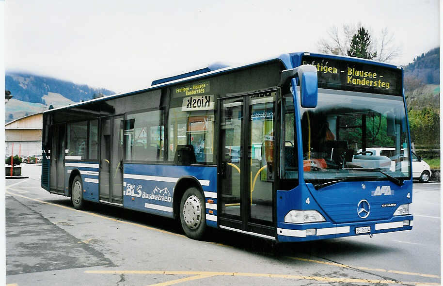 (050'810) - AFA Adelboden - Nr. 4/BE 26'704 - Mercedes am 2. Dezember 2001 beim Bahnhof Frutigen