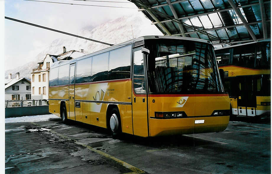 (051'020) - PTT-Regie - P 25'123 - Neoplan am 27. Dezember 2001 in Chur, Postautostation