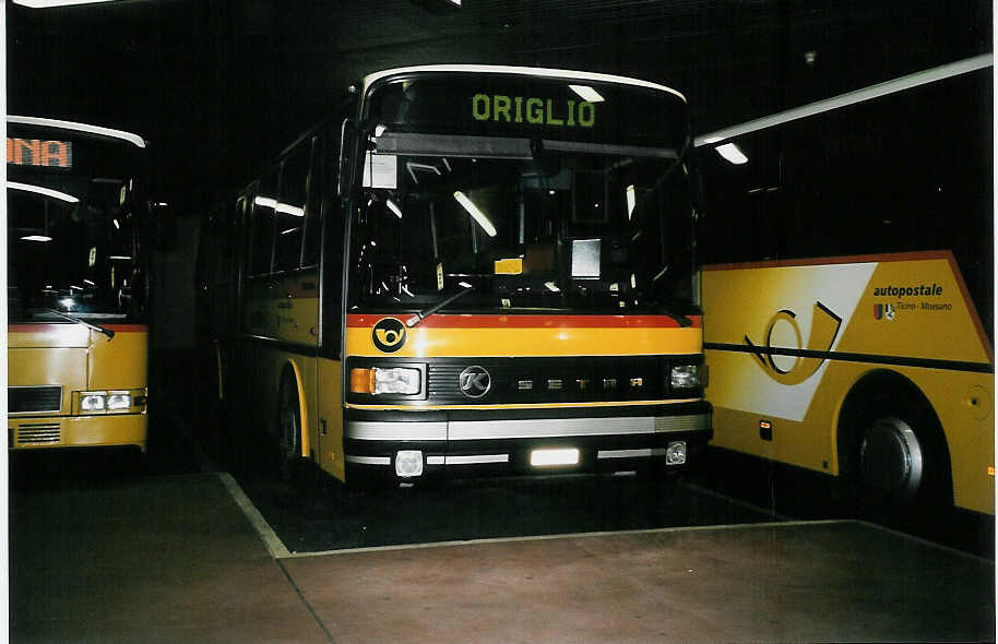 (051'214) - PTT-Regie - P 25'101 - Setra am 1. Januar 2002 in Lugano, Postautostation