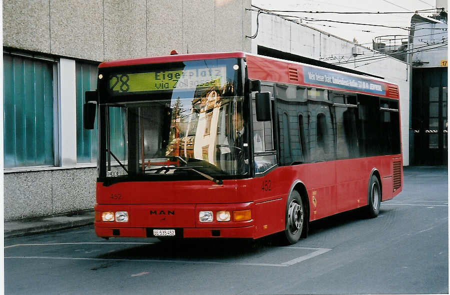 (051'916) - SVB Bern - Nr. 452/BE 535'452 - MAN/Berkhof am 4. Februar 2002 in Bern, Eigergarage