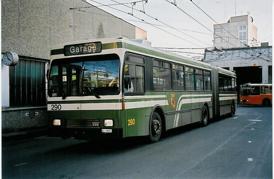 (051'917) - SVB Bern - Nr. 290/BE 419'290 - Volvo/R&J-Hess-Gangloff am 4. Februar 2002 in Bern, Eigergarage