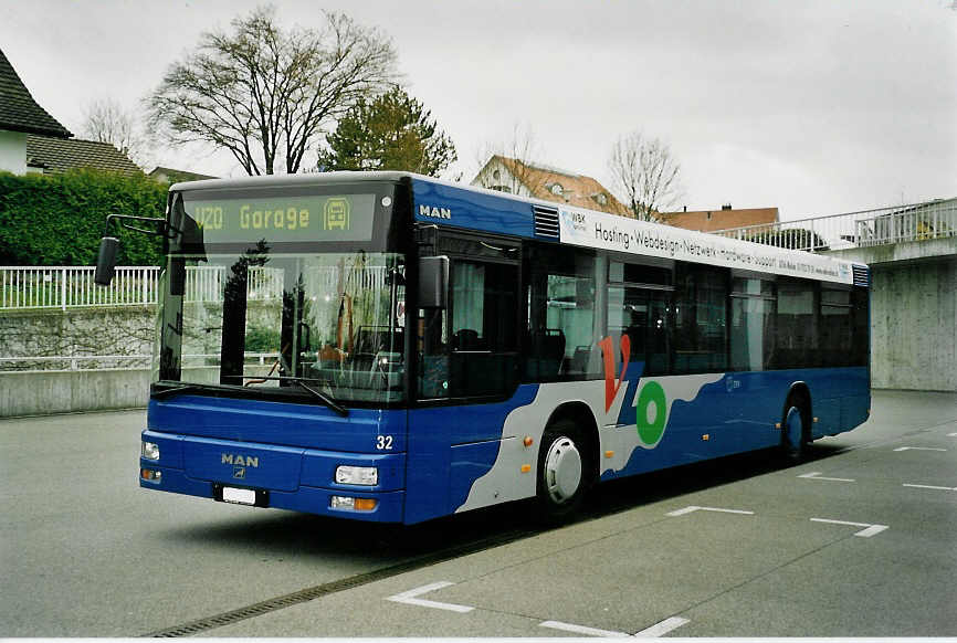 (052'529) - VZO Grningen - Nr. 32/ZH 255'966 - MAN am 23. Mrz 2002 in Grningen, Garage