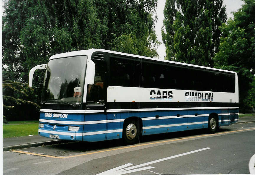 (054'320) - Aus Frankreich: Cars Simplon - 3692 RF 41 - Renault am 10. Juli 2002 in Thun, Lachen