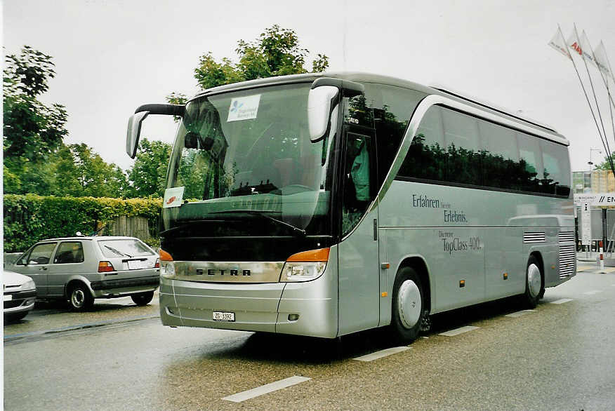 (054'336) - ZVB Zug - Nr. 42/ZG 3392 - Setra am 13. Juli 2002 in Neuchtel, Expo.02