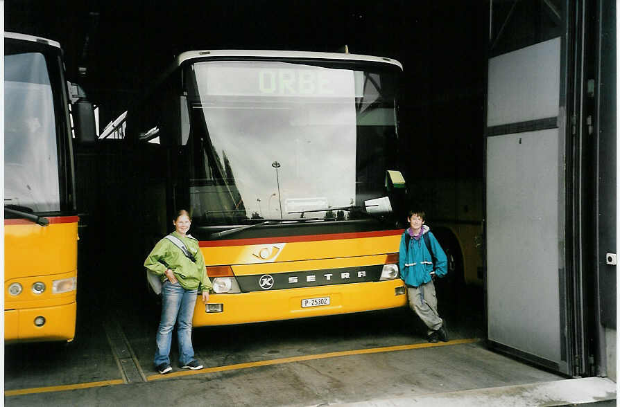 (054'412) - PTT-Regie - P 25'302 - Setra am 13. Juli 2002 in Yverdon, Garage