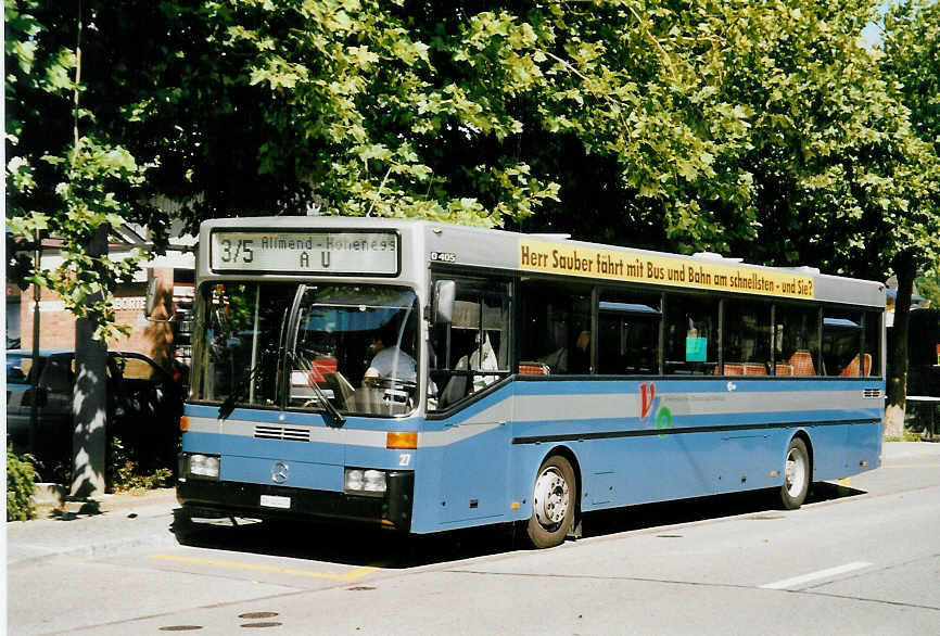 (055'113) - VZO Grningen - Nr. 27/ZH 41'427 - Mercedes am 27. Juli 2002 beim Bahnhof Meilen