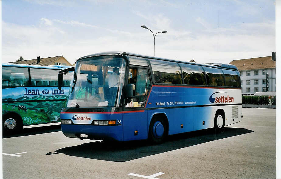 (055'301) - Settelen, Basel - Nr. 62/BS 1888 - Neoplan am 5. August 2002 in Biel, Terminal B