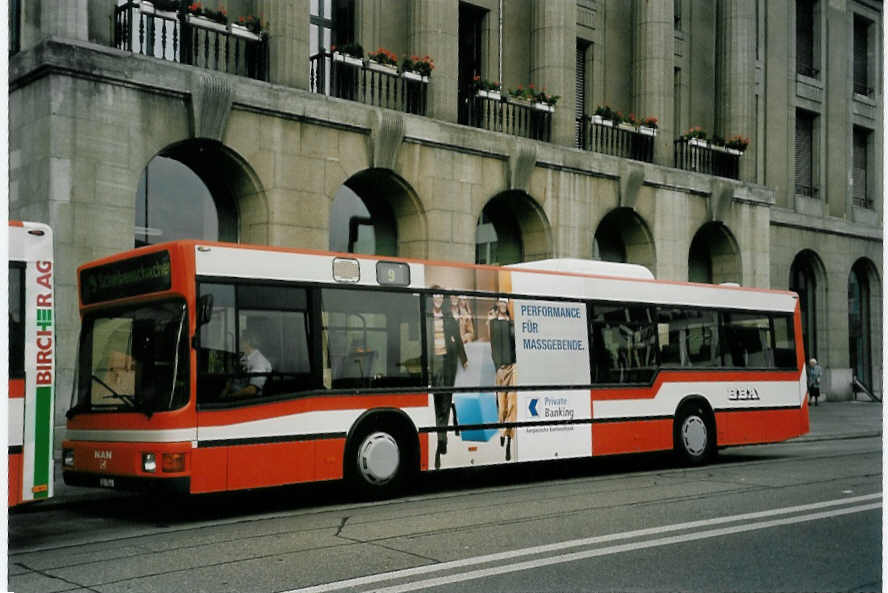 (056'013) - BBA Aarau - Nr. 144/AG 7544 - MAN am 11. September 2002 beim Bahnhof Aarau