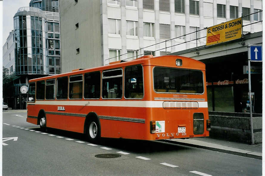 (056'022) - BBA Aarau - Nr. 124/AG 212'424 - Volvo/Hess am 11. September 2002 beim Bahnhof Aarau