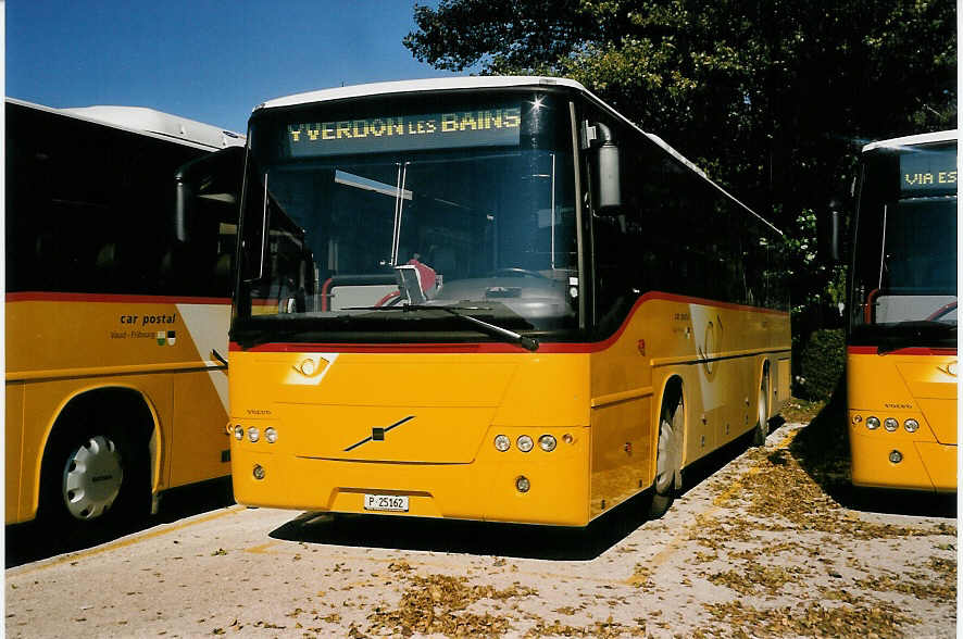 (056'210) - PTT-Regie - P 25'162 - Volvo am 29. September 2002 in Yverdon, Garage