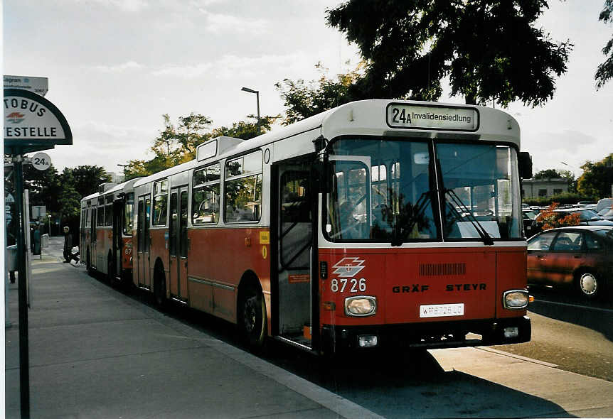 (056'327) - Wiener Linien - Nr. 8726/W 8726 LO - Grf/Steyr am 7. Oktober 2002 in Wien, Kagran