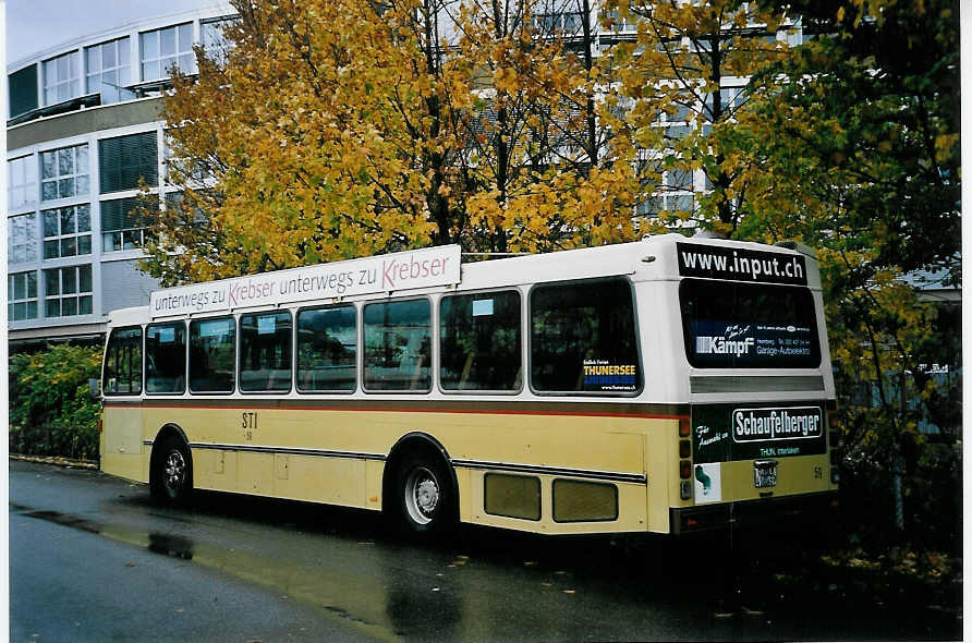 (057'133) - STI Thun - Nr. 59/BE 413'459 - Saurer/R&J am 3. November 2002 bei der Schifflndte Thun