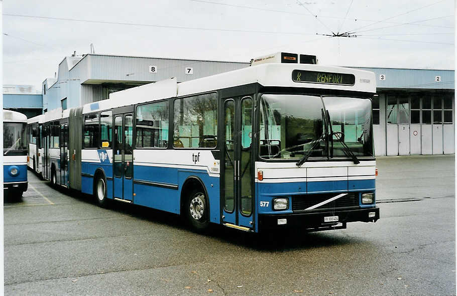 (057'215) - TPF Fribourg - Nr. 577/FR 300'404 - Volvo/Hess (ex TF Fribourg Nr. 177) am 3. November 2002 in Fribourg, Garage