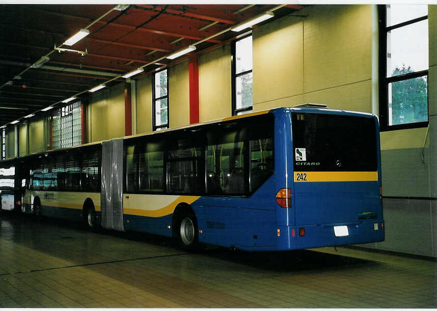 (057'428) - TC La Chaux-de-Fonds - Nr. 242/NE 109'242 - Mercedes am 30. November 2002 in La Chaux-de-Fonds, Dpt