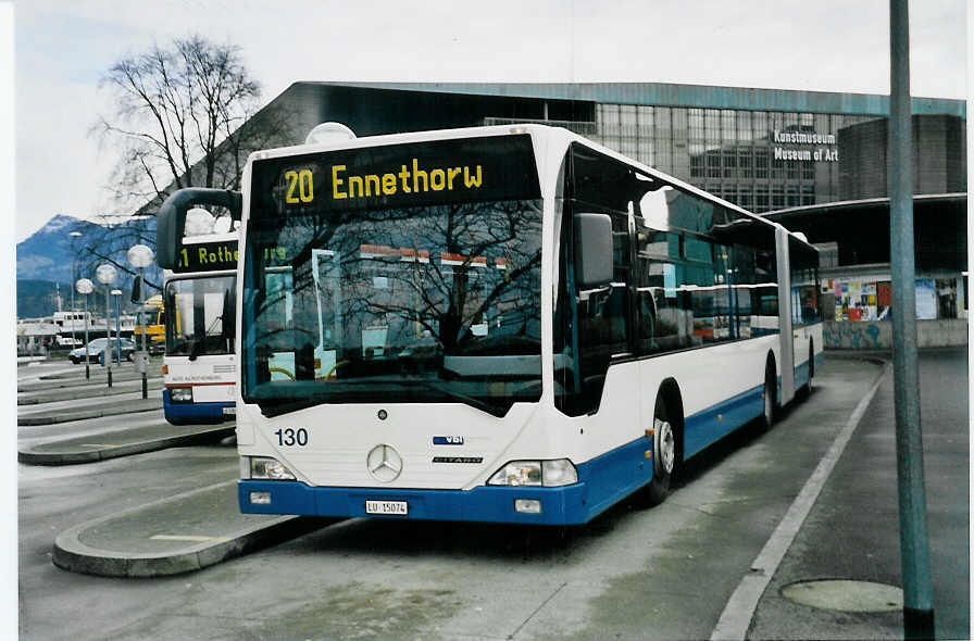 (058'102) - VBL Luzern - Nr. 130/LU 15'074 - Mercedes am 30. Dezember 2002 beim Bahnhof Luzern