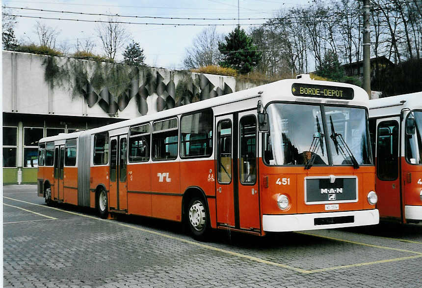 (058'327) - TL Lausanne - Nr. 451/VD 1534 - MAN am 1. Januar 2003 in Lausanne, Dpt Borde