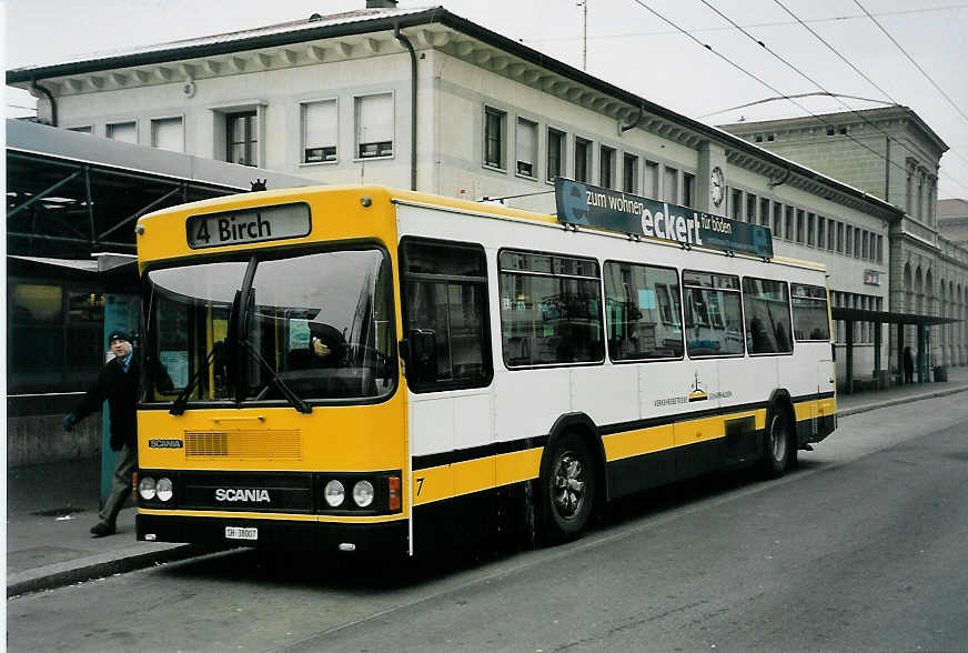 (058'810) - VBSH Schaffhausen - Nr. 7/SH 38'007 - Scania/FHS am 20. Februar 2003 beim Bahnhof Schaffhausen