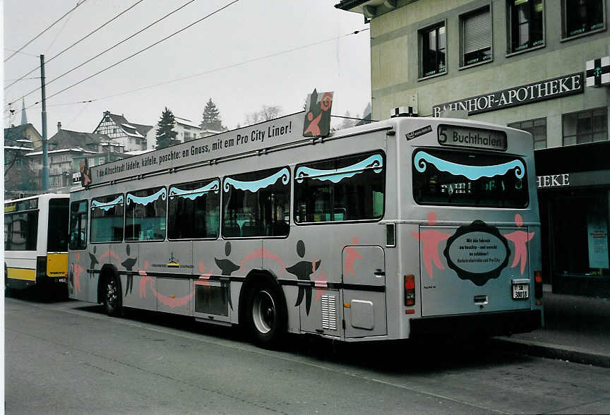 (058'834) - VBSH Schaffhausen - Nr. 18/SH 38'018 - Scania/FHS am 20. Februar 2003 beim Bahnhof Schaffhausen