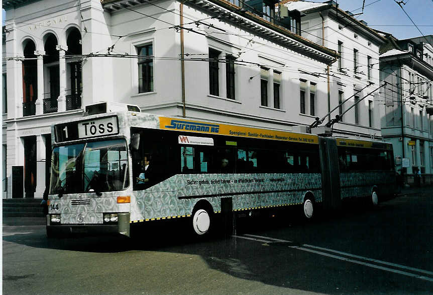 (058'918) - WV Winterthur - Nr. 144 - Mercedes Gelenktrolleybus am 20. Februar 2003 beim Hauptbahnhof Winterthur