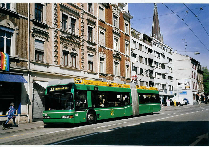 (059'928) - BVB Basel - Nr. 926 - Neoplan Gelenktrolleybus am 19. April 2003 in Basel, Feldbergstrasse