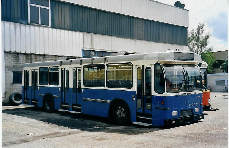 (060'122) - TPF Fribourg - Nr. 371 - Volvo/Hess (ex TF Fribourg Nr. 71) am 12. Mai 2003 in Biel, BTR