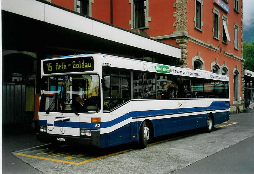 (060'407) - ZVB Zug - Nr. 52/ZG 51'152 - Mercedes am 26. Mai 2003 beim Bahnhof Arth-Goldau