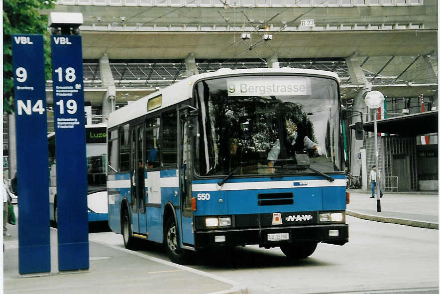 (060'413) - VBL Luzern - Nr. 550/LU 15'700 - NAW/R&J (ex Gowa, Luzern Nr. 50) am 26. Mai 2003 beim Bahnhof Luzern