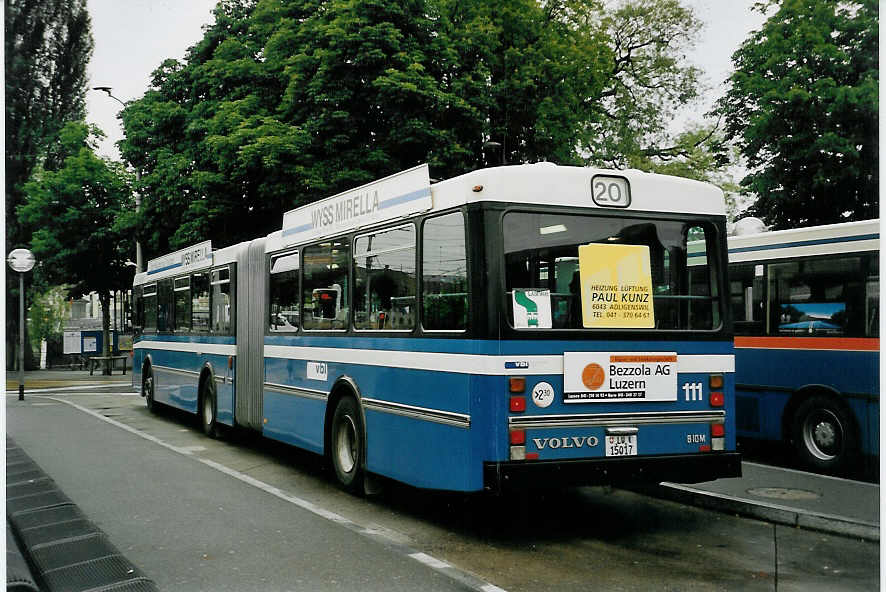 (060'536) - VBL Luzern - Nr. 111/LU 15'017 - Volvo/R&J am 26. Mai 2003 beim Bahnhof Luzern