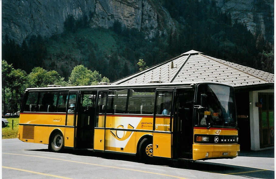 (061'223) - Schmocker, Stechelberg - Nr. 2/BE 393'401 - Setra (ex P 25'045) am 29. Juni 2003 in Stechelberg, Hotel