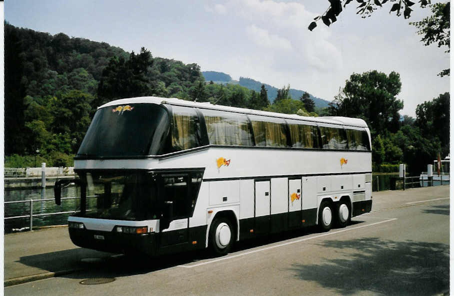 (061'536) - Dupraz, Genve - Nr. 74/GE 96'067 - Neoplan am 15. Juli 2003 bei der Schifflndte Thun