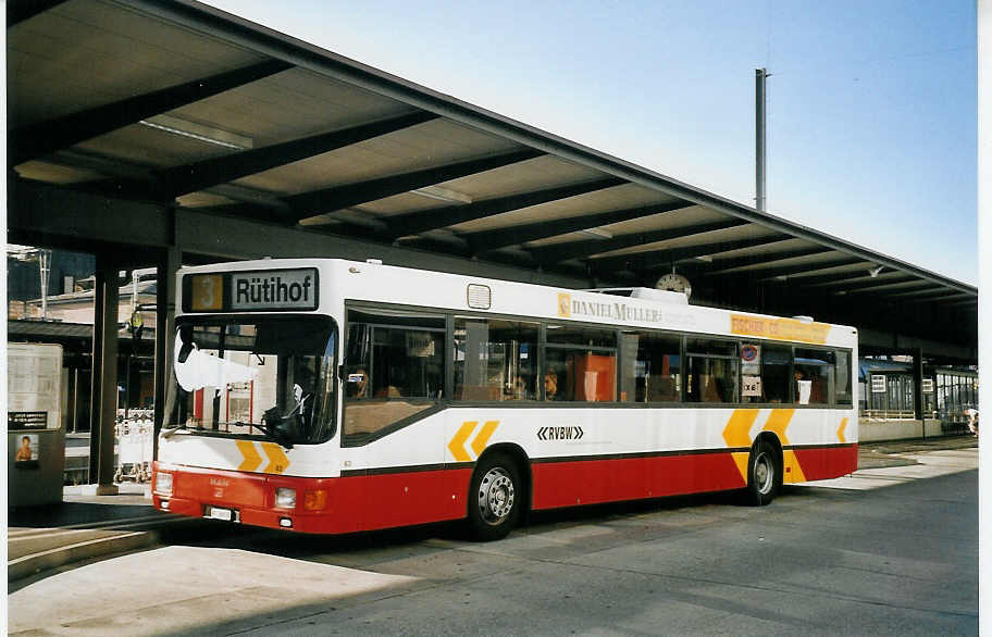 (061'606) - RVBW Wettingen - Nr. 63/AG 56'616 - MAN am 19. Juli 2003 beim Bahnhof Baden